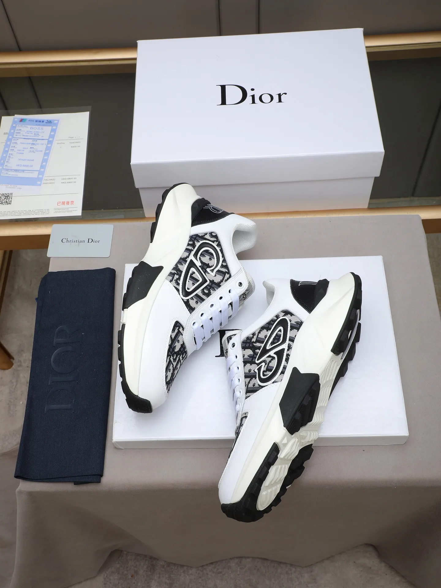 🆕🆕🆕Men's Shoes💰P440 Dior's avant-garde and versatile fashionable men's shoes are privately modeled, calfskin stitched with Dior's special waterproof fabric, fashionable, simple, stylish, eye-catching and classy. It will subvert old ideas and be a must-have for fashionistas who want to spend time with you! Must keep it for yourself! High and comfortable but low, high-end quality workmanship. Code number: 38-44 (45 customized) 4 colors for your choice [kiss][kiss][kiss]
